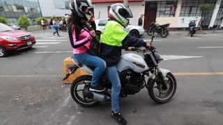 #NoTePases | Surquillo: motociclistas organizados realizan servicio ilegal de colectivo en presencia de policías