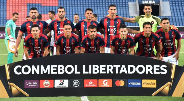 Paraguay's Cerro Porteno players pose before their Copa Libertadores football match against  Peru's Universitarios at Pablo Rojas Stadium, in Asuncion, Paraguay, on February 12, 2020.  / AFP / NORBERTO DUARTE