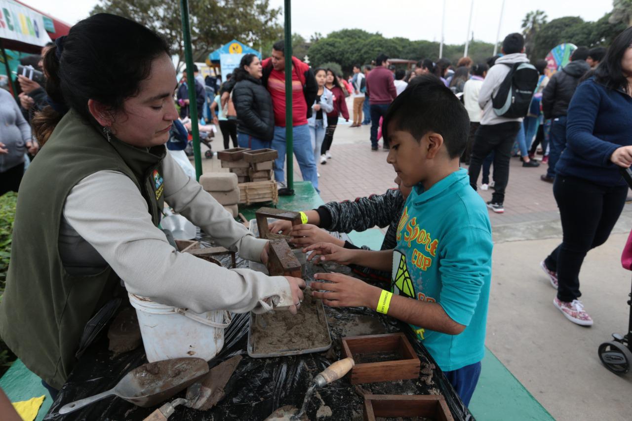 Familias festejaron el día del Niño en el Parque de las Leyendas y otros clubes zonales. (Foto: Alessandro Currarino/El Comercio)