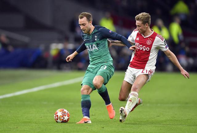 El duelo empieza con intensidad. Ambos equipos generan oportunidades de gol claros. (Foto: AP)