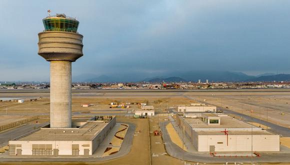 Este 1 de abril del 2023 se iniciarán las operaciones de la nueva torre de control y la segunda pista de aterrizaje del Aeropuerto Internacional Jorge Chávez. (Foto: Shutterstock)