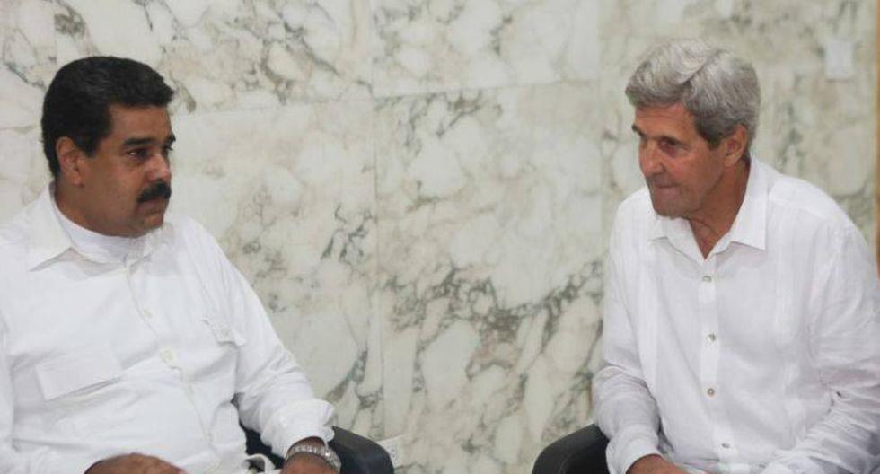 Nicol&aacute;s Maduro y John Kerry dialogaron en Cartagena durante la firma de paz entre Colombia y las FARC (EFE)