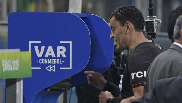 Roberto Tobar, árbitro de nacionalidad chilena que impartirá justicia en la final de la Copa América 2019. (Foto: AFP)