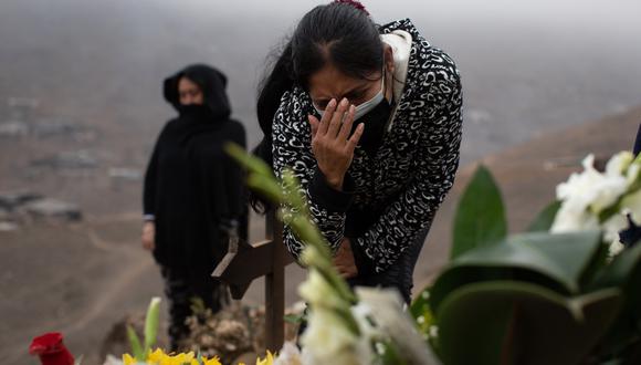 La cantidad de fallecidos por COVID-19 aumentó este lunes. (Foto: Bloomberg)