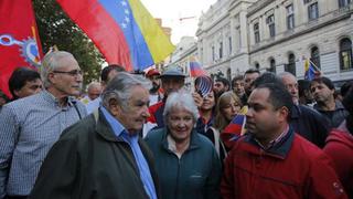 Uruguay: Mujica y otros políticos marchan en apoyo a Venezuela