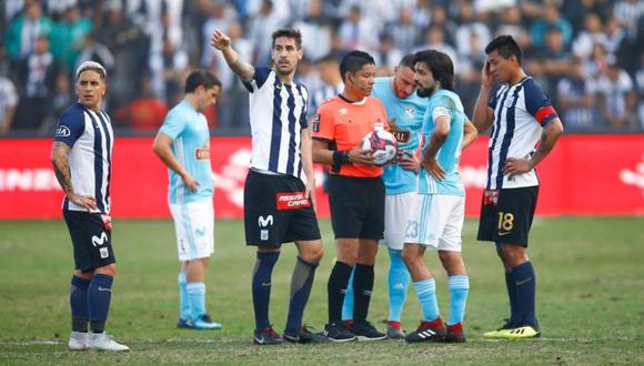 Periodista nacional aludió que hinchas de Sporting Cristal confirmaron haber recibido entradas por parte de un dirigente del club. El duelo ante Alianza Lima se vio suspendido a los 65 minutos (Foto: USI)