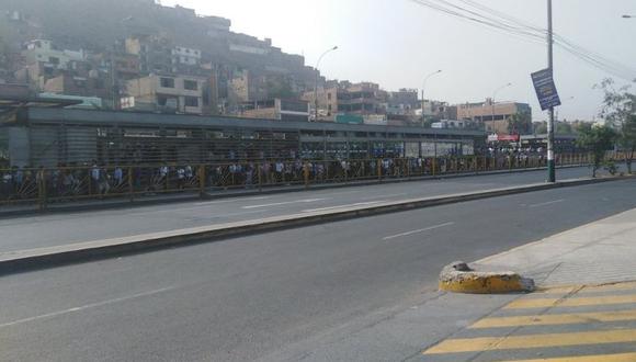 Se registra caos en estación Izaguirre. (Foto: @aurorazapata19)