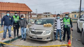 Arequipa: detienen a dos sujetos que trasladaban cocaína camuflada en la consola y en la puerta de un auto 
