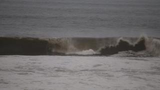 Reportan oleaje fuerte en la costa de Lima | VIDEO