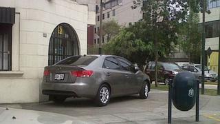 Carros mal estacionados: Envíanos fotos de autos en falta