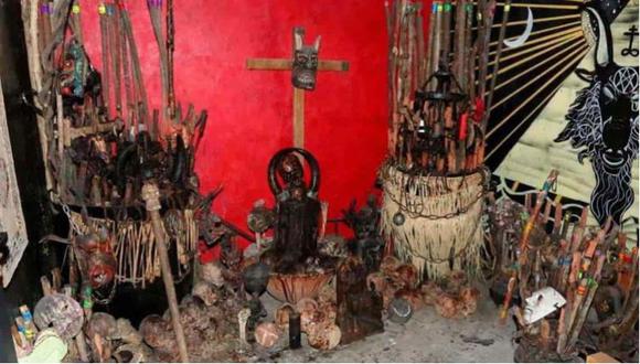 Hallan 42 cráneos humanos en un altar hecho por narcotraficantes en Ciudad de México.