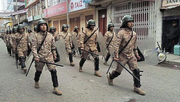 Militares resguardan Puno tras violenta protesta