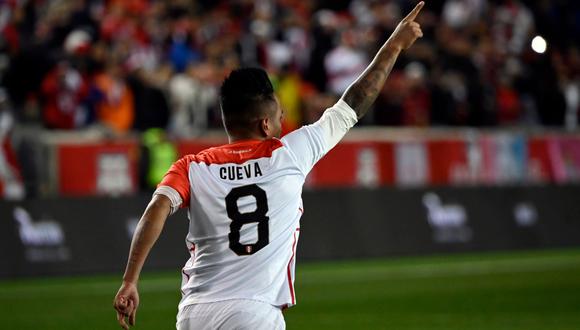 Perú vs. Paraguay: 'Un disparo notable', así narró el golazo de Christian Cueva el país 'albirrojo' | VIDEO. (Foto: AFP)