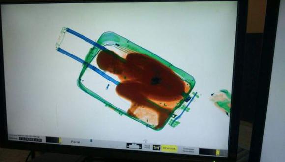 "El niño de la maleta" se quedará en España de forma legal
