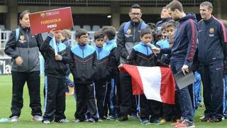 Niños escolares peruanos visitaron sede del Barcelona