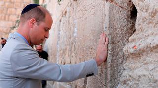Príncipe Guillermo rezó en el Muro de los Lamentos en Jerusalén | FOTOS