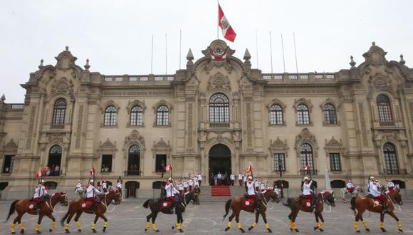 Martín Vizcarra encabezó el cambio de guardia este domingo en Palacio de Gobierno. (Foto: Presidencia)