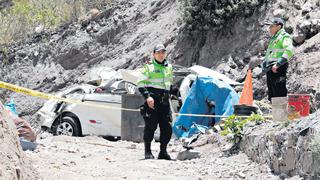Policía busca a chofer de combi que cayó a abismo en Huarochirí