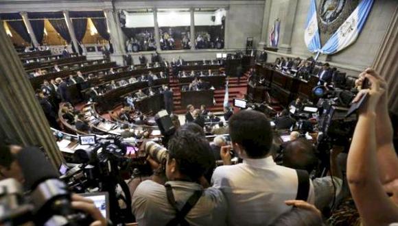 Guatemala: Congresistas ganan 33 veces el sueldo mínimo