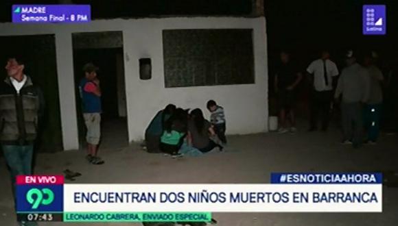 Los familiares sacaron los cuerpos hasta los exteriores de su vivienda a la espera de la llegada de las autoridades. (Foto: Latina)