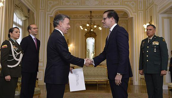 Embajador presenta Cartas Credenciales al presidente Santos
