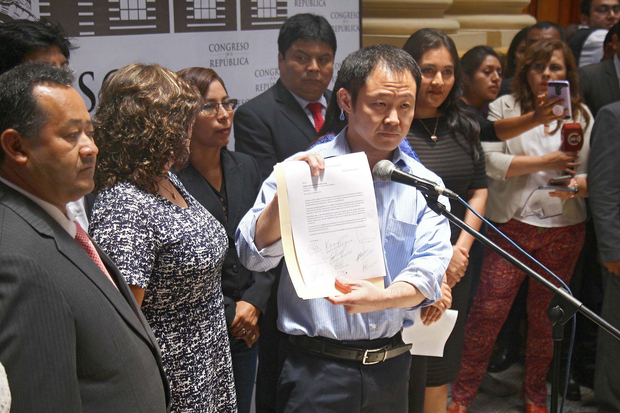 Kenji Fujimori agradeció a sus colegas que renunciaron a Fuerza Popular con él. (Foto: EFE)