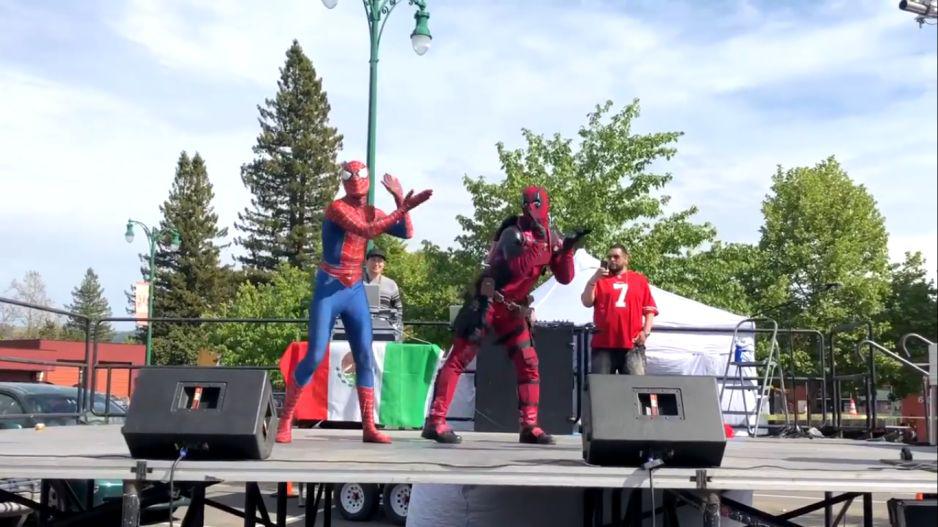 Ambos bailarines, disfrazados como 'Spiderman' y 'Deadpool', hicieron reír a miles de personas. (YouTube)