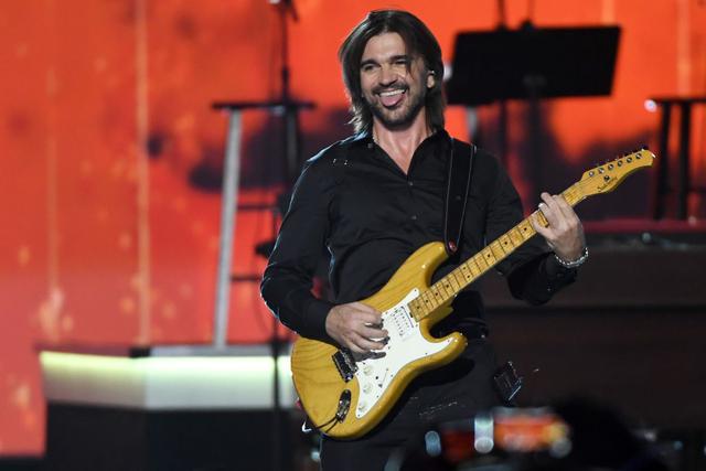 Homenaje a Juanes en los Grammy Latino. (Foto: AFP)