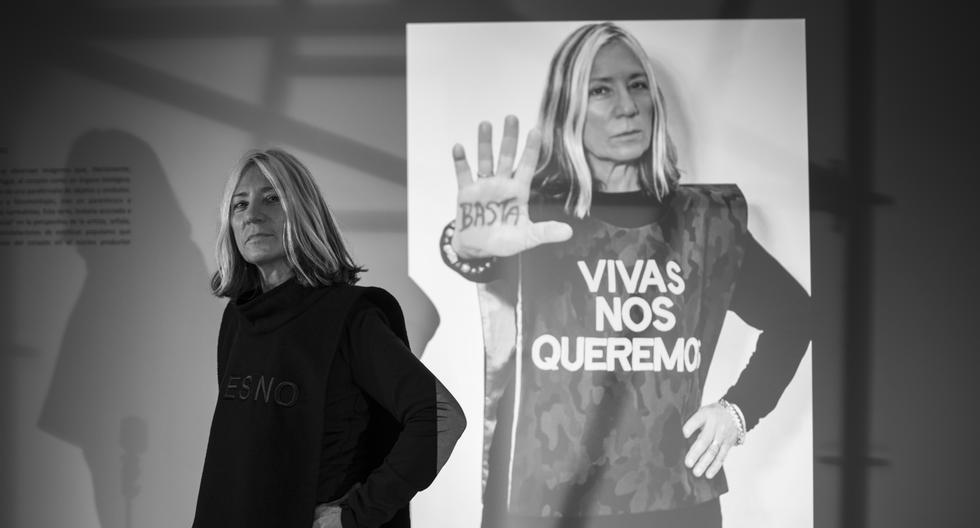 “No podría vivir sin protestar. La mejor arma de esperanza que tenemos es esa poesía interna que es la protesta”, afirma la artista visual. Sus chalecos llevan frases en contra de la violencia a la mujer, inspirados en las marchas feministas. (Foto: Richard Hirano)