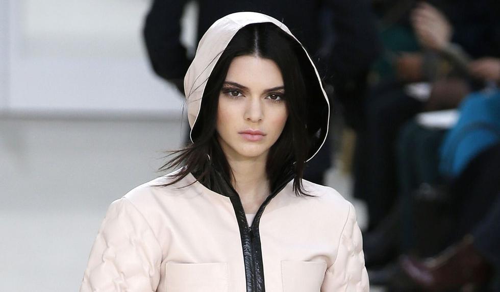 Kendall Jenner se dejó ver con un abrigo notablemente grueso. (AFP)