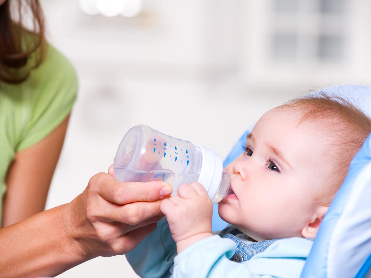 Es bueno darle agua a los bebés menores de seis meses?, recién nacido, pediatria, HOGAR-FAMILIA