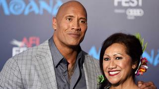 Dwayne Johnson preocupado por su madre tras accidente de tránsito