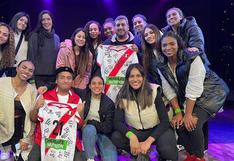 Selección peruana de voleibol recibe un donativo por parte de comediantes