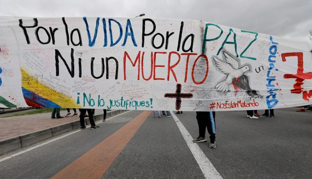 Es una protesta "para luchar por la paz, por la vida y por la justicia social", dijo el senador izquierdista Gustavo Petro. | Foto: AFP