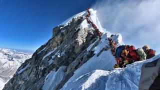 "El Everest ha muerto. Se ha convertido en una montaña comercial", dice montañista español