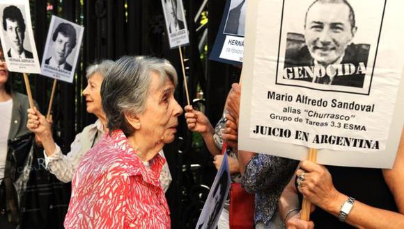 La madre de Hernán Abriata ha estado luchando durante años por la extradición de Sandoval. (Foto: AFP, vía BBC Mundo).