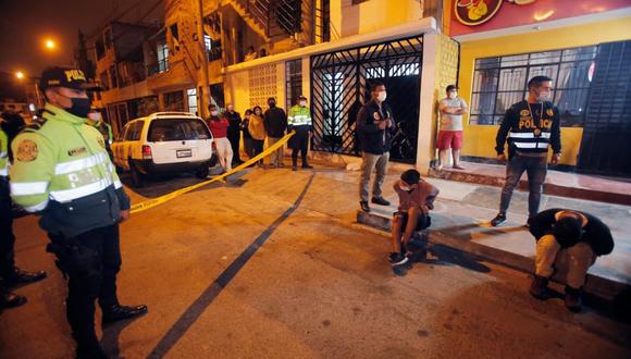 Tras balacera, agentes de la Policía captura a cuatro asaltantes de pollería, pero dos cómplices fugaron con botín. (Foto: César Grados / @photo.gec)