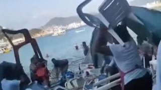 Meseros y turistas protagonizan pelea campal en playa de Acapulco; hay al menos 3 heridos | VIDEO