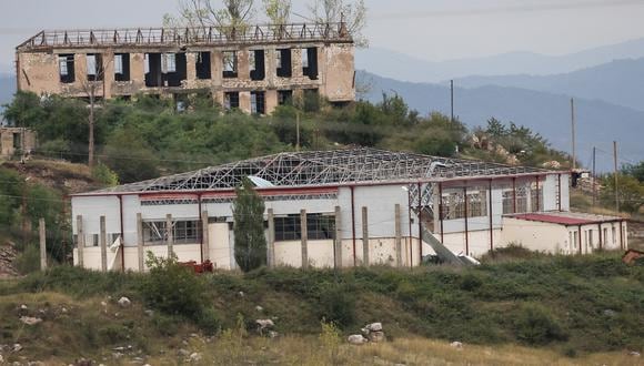 Un edificio dañado en Shusha, en la región de Nagorno-Karabaj, controlada por Azerbaiyán. (Foto de Emmanuel Dunand / AFP)
