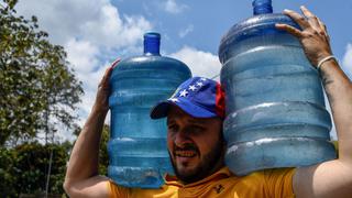 Venezolanos se desesperan por conseguir agua tras los estragos del apagón | FOTOS