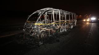 Ventanilla: pasajeros salvan de morir tras incendiarse coaster a la altura de La Pampilla | VIDEO