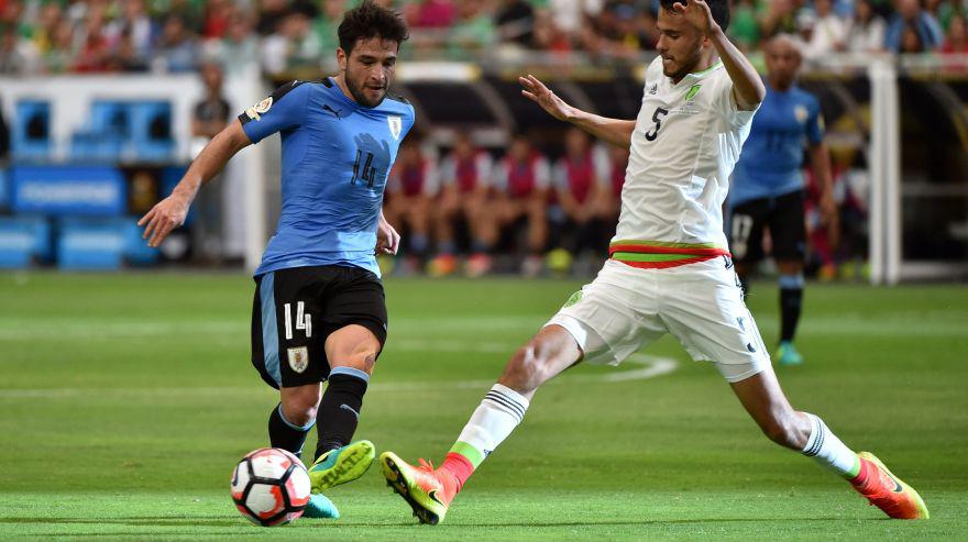 Los futbolistas de Uruguay en capilla para duelo contra Perú - 5