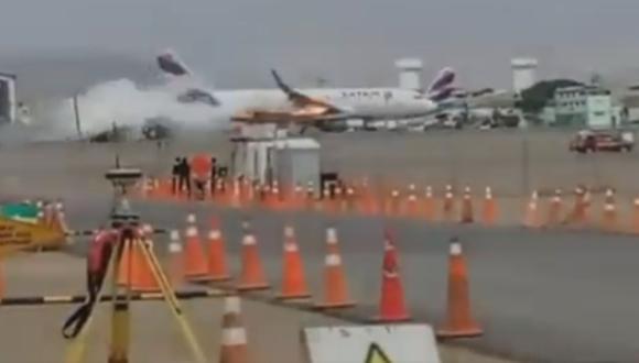 Latam airlines afirmó que los 102 pasajeros del avión fueron atendidos de manera correcta y algunos llevados a centros de salud. (Foto: Twitter)