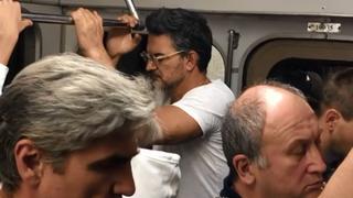 Instagram: Ricardo Arjona se subió a un metro Ynadie reconoció| VIDEO