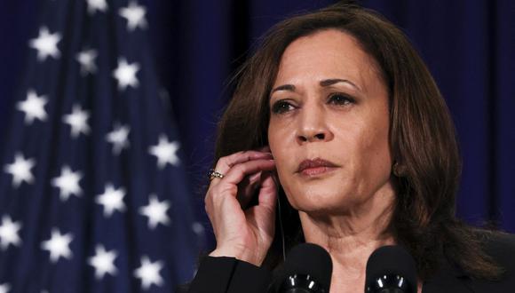 La vicepresidenta de Estados Unidos, Kamala Harris, ofrece una conferencia de prensa antes de partir de Vietnam, luego de su primera visita oficial a Asia, en Hanói el 26 de agosto de 2021. (Foto de EVELYN HOCKSTEIN / POOL / AFP).