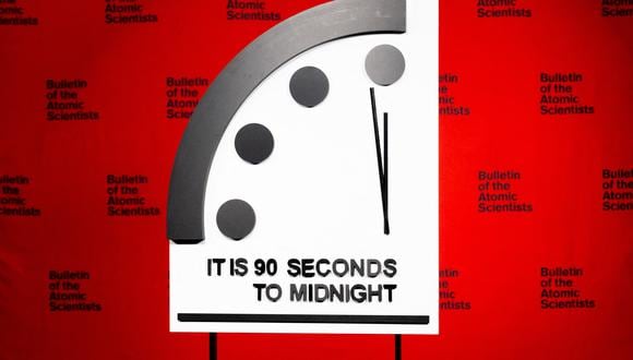 El Reloj del Juicio Final dice "90 segundos para la medianoche", una decisión tomada por The Bulletin of Atomic Scientists, durante un anuncio en Washington. (Foto: Hastings Group Media / AFP) /