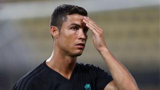 Cristiano Ronaldo estuvo a punto de caerse de las escaleras del autobús [VIDEO]