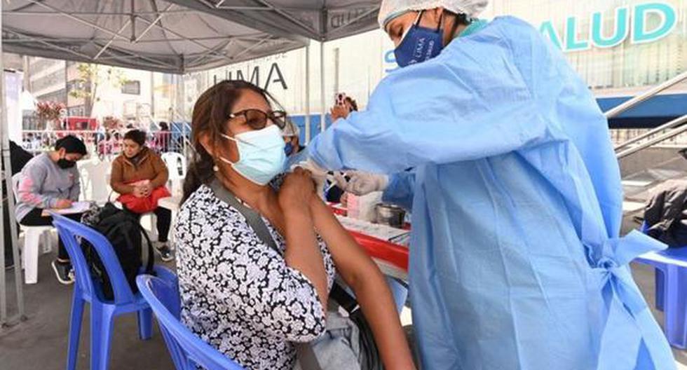 Ahora hay solo 70 centros de vacunación en Lima y el Callao, porque se han priorizado las brigadas a domicilio y la vacunación en establecimientos de salud del primer nivel de atención. (Foto: Archivo El Comercio)