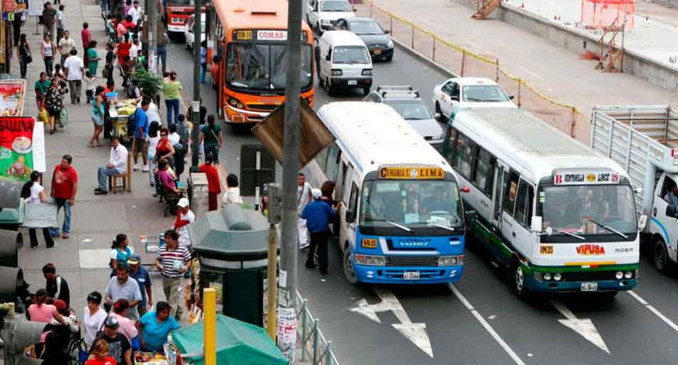 La mayoría de ciudadanos, para viajes de trabajo y estudios, se mueve en buses (37,2%), luego combi o cúster (30,7%).