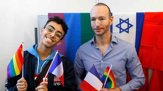 Bilal Hassani  se reunió con miembros de la comunidad LGTBQ de Tel Aviv. (Foto: AFP)